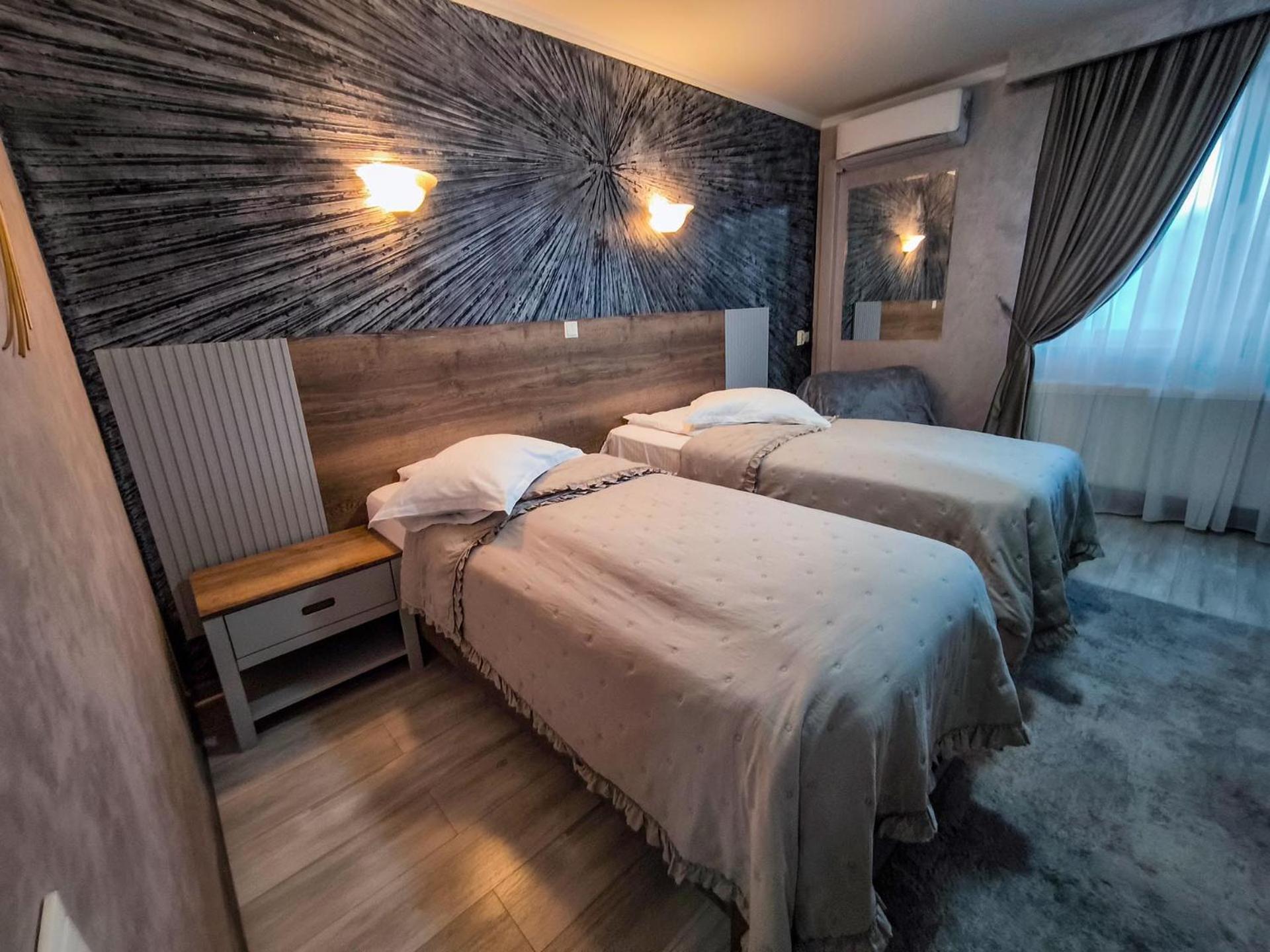 Hotel Dorobanti Iasi Exteriör bild