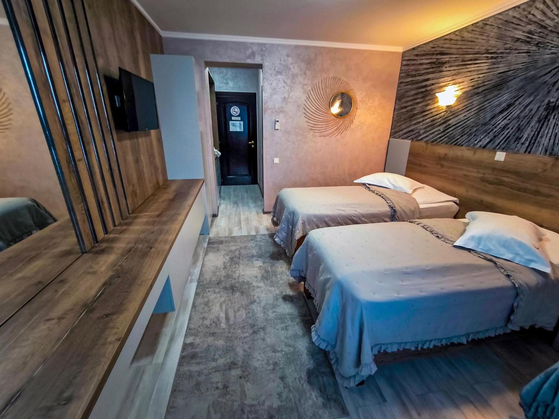 Hotel Dorobanti Iasi Exteriör bild